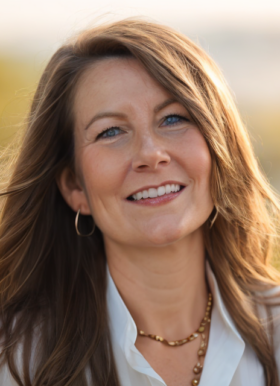 Portrait of Tara Tinnin, LCSW, NBHWC